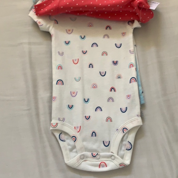 5 PK. CARTERS BRAND ONESIES - Picture 2 of 5